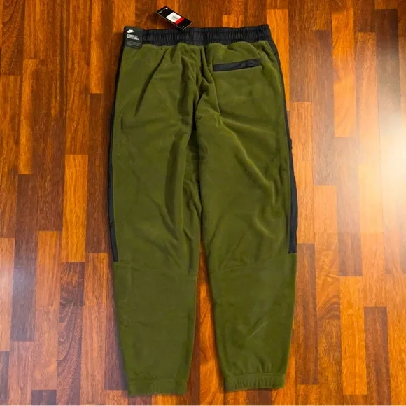 XL Nike lifestyle fleece sweatpants. NEW WITH TAGS! - Picture 3 of 6